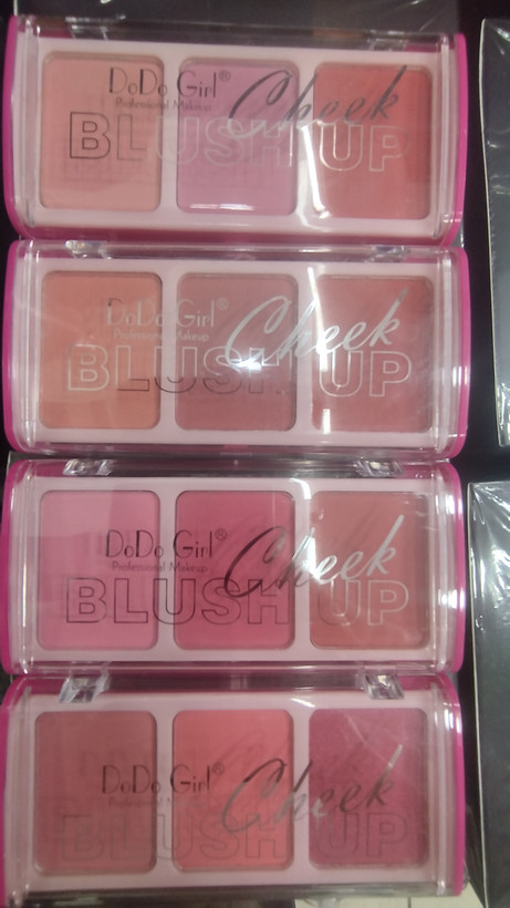 رژگونه سه رنگ blush up